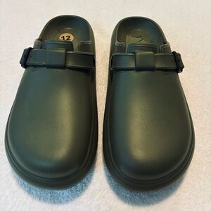 Brand New - CROCS Men's and Women's Shoes - Classic - Men’s size 12 - box 7